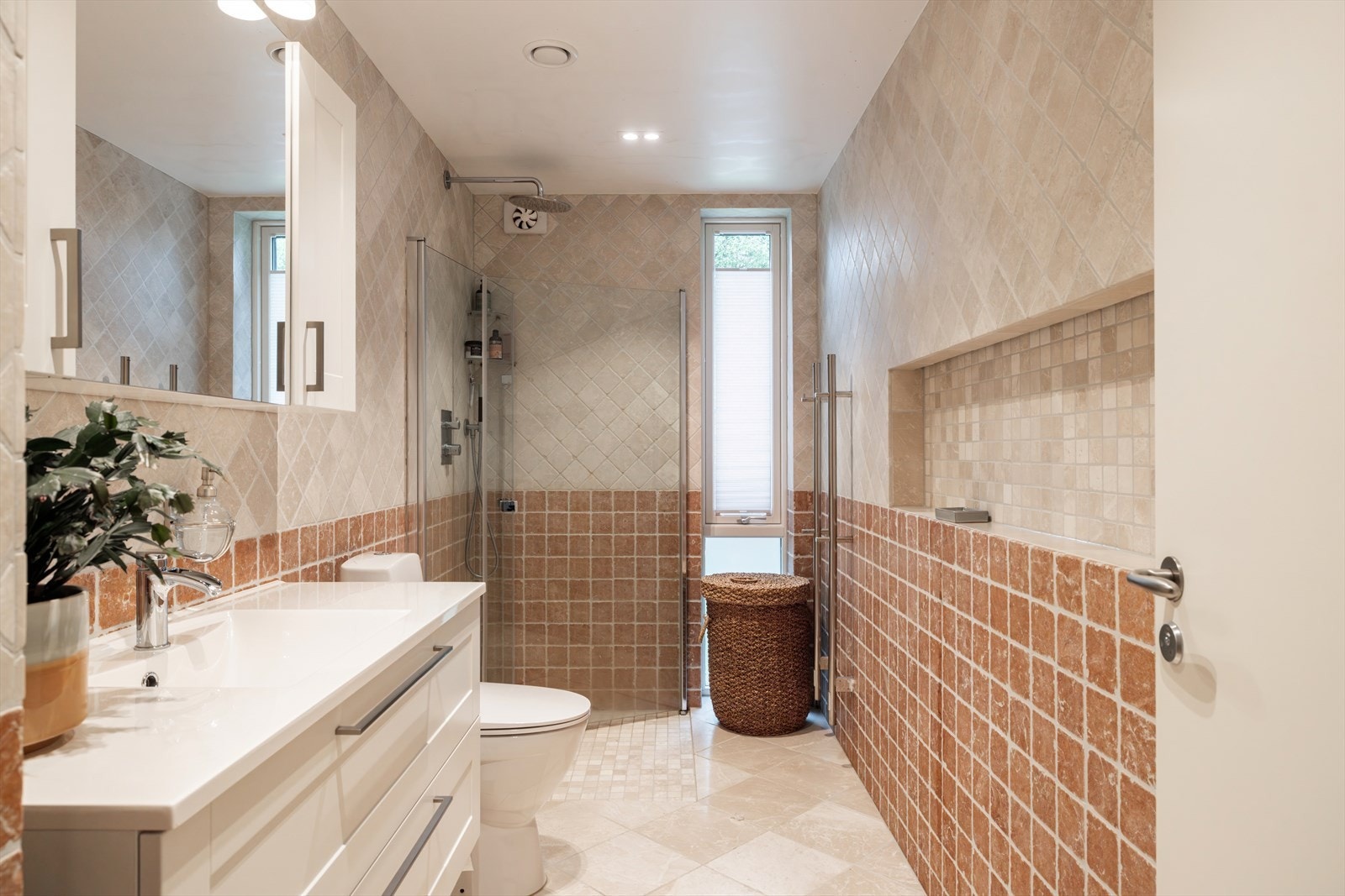 Hovedsoverommet har direkte adkomst til bad fra 2019. Galleribilde