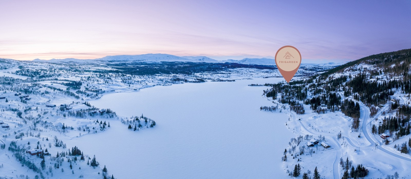 Like vakkert sommer som vinter med Jotunheimen i bakgrunnen Galleribilde