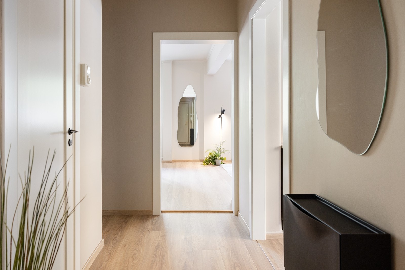 Romslig og innbydende gang/entré. Velkommen inn! Galleribilde