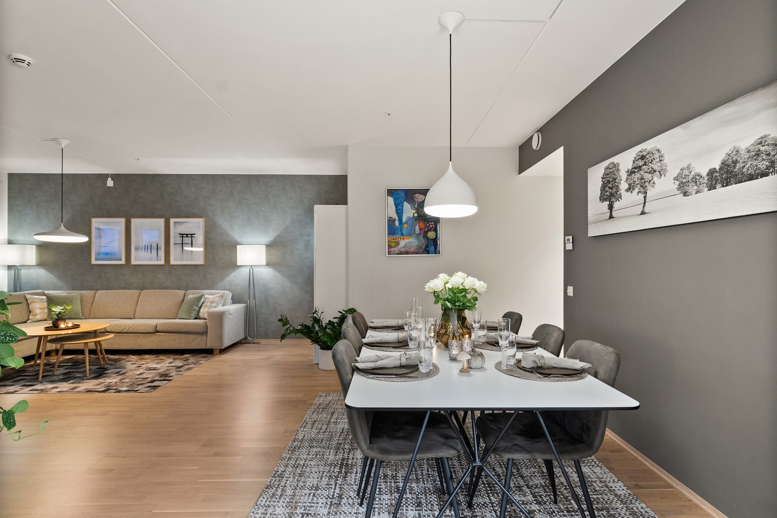 Stuen passer utmerket til både rolige og sosiale kvelder. Galleribilde