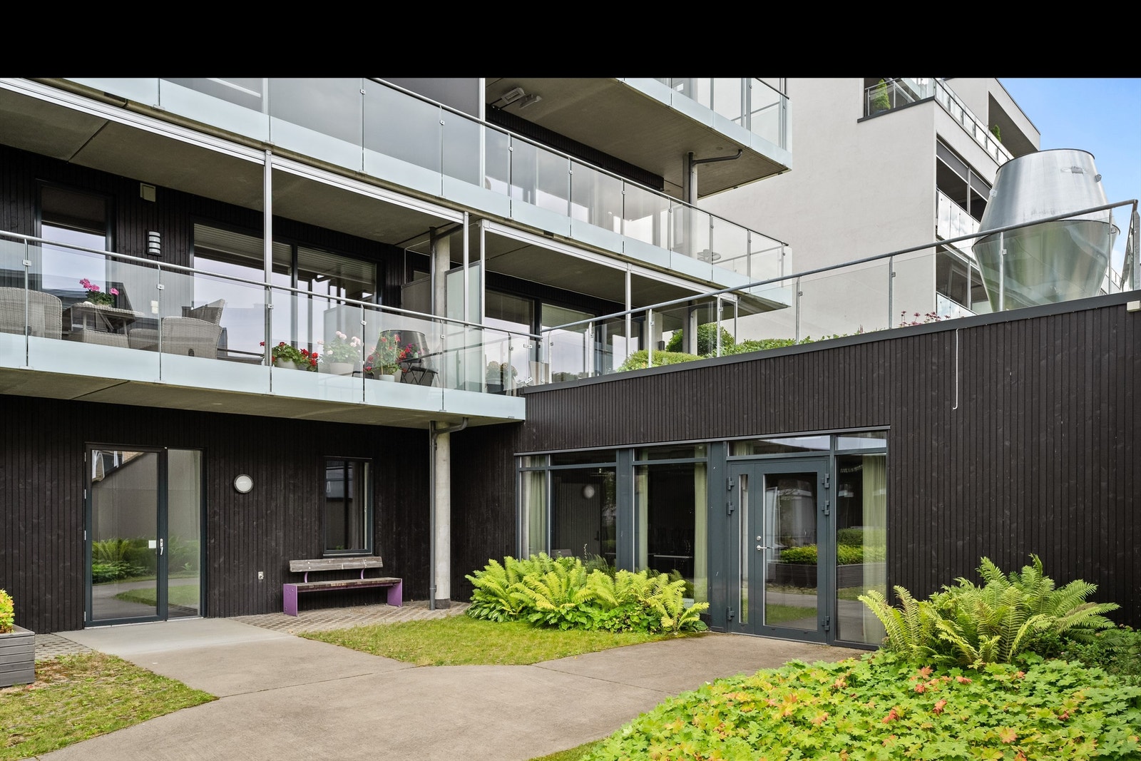 Det er fellesrom i sameiet som kan leies til bl.a. til bursdager, barnedåper, sjakkturneringer, juleselskap m.m Galleribilde