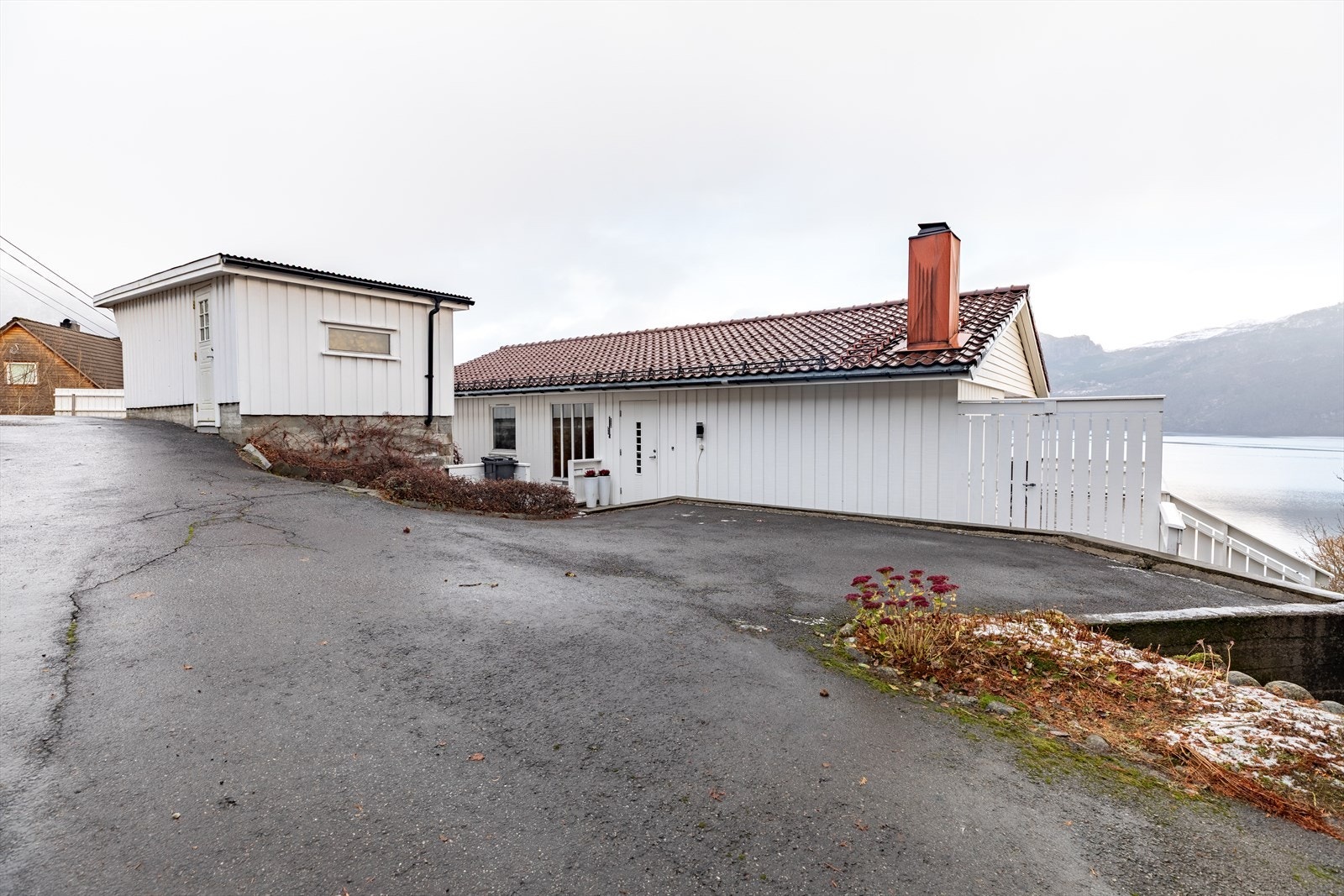 Parkeringsplass ved huset Galleribilde