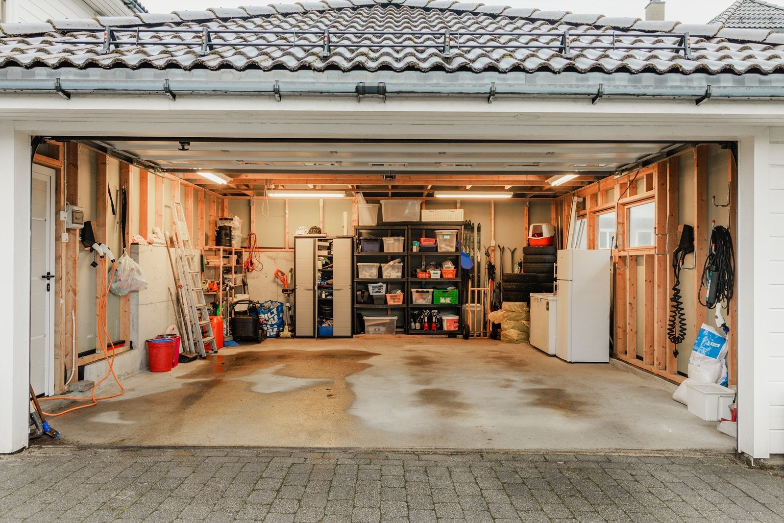 Garasje på ca 40 m² med to elbilladere. Galleribilde