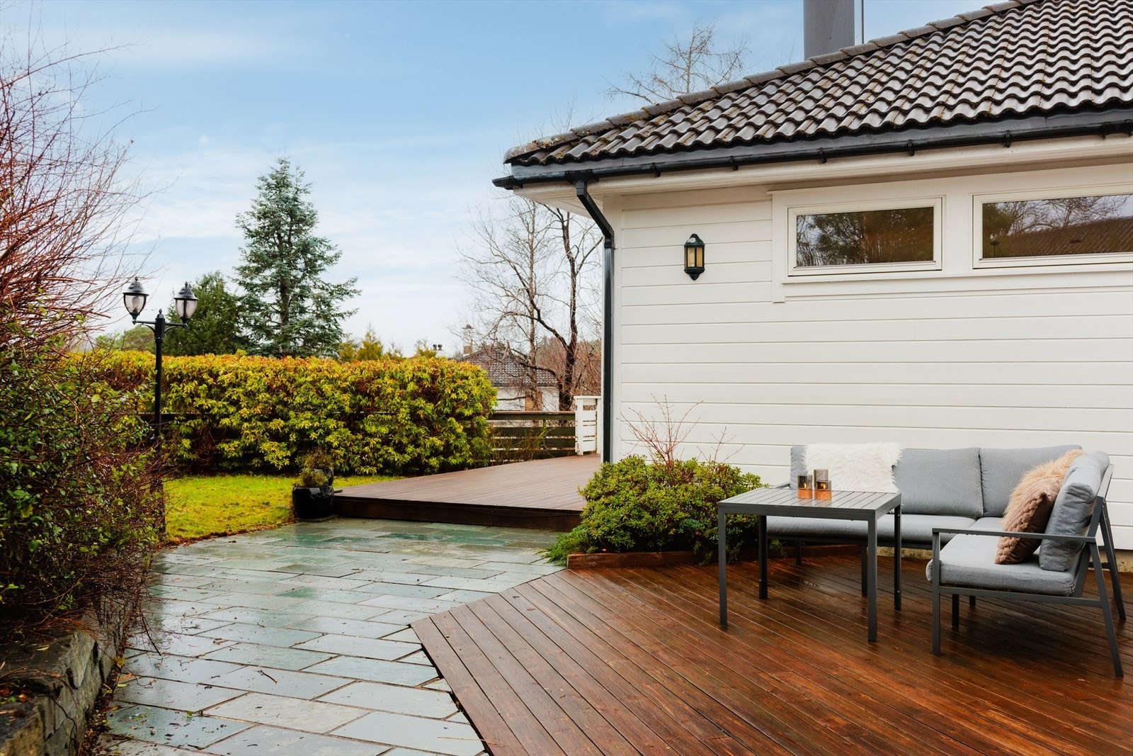 Boligens terrasse er på hele 85 m² og gir en idyllisk usjenert plass. Galleribilde