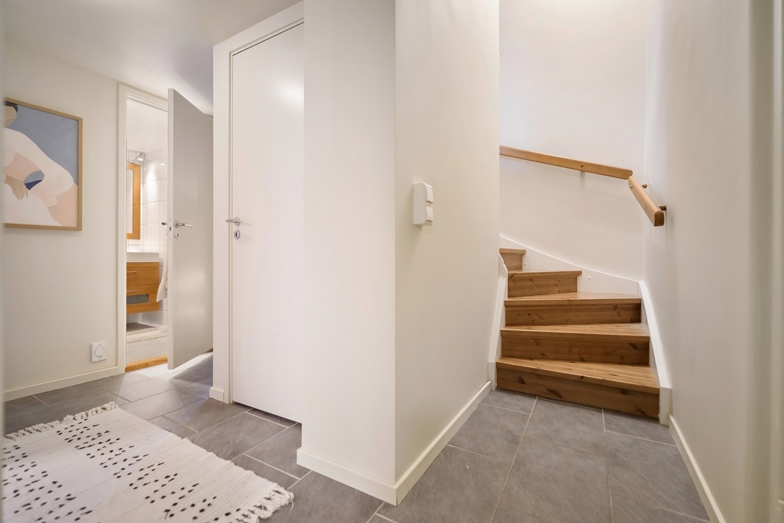 Det er gulvvarme i alle gulv også i underetasjen. Galleribilde