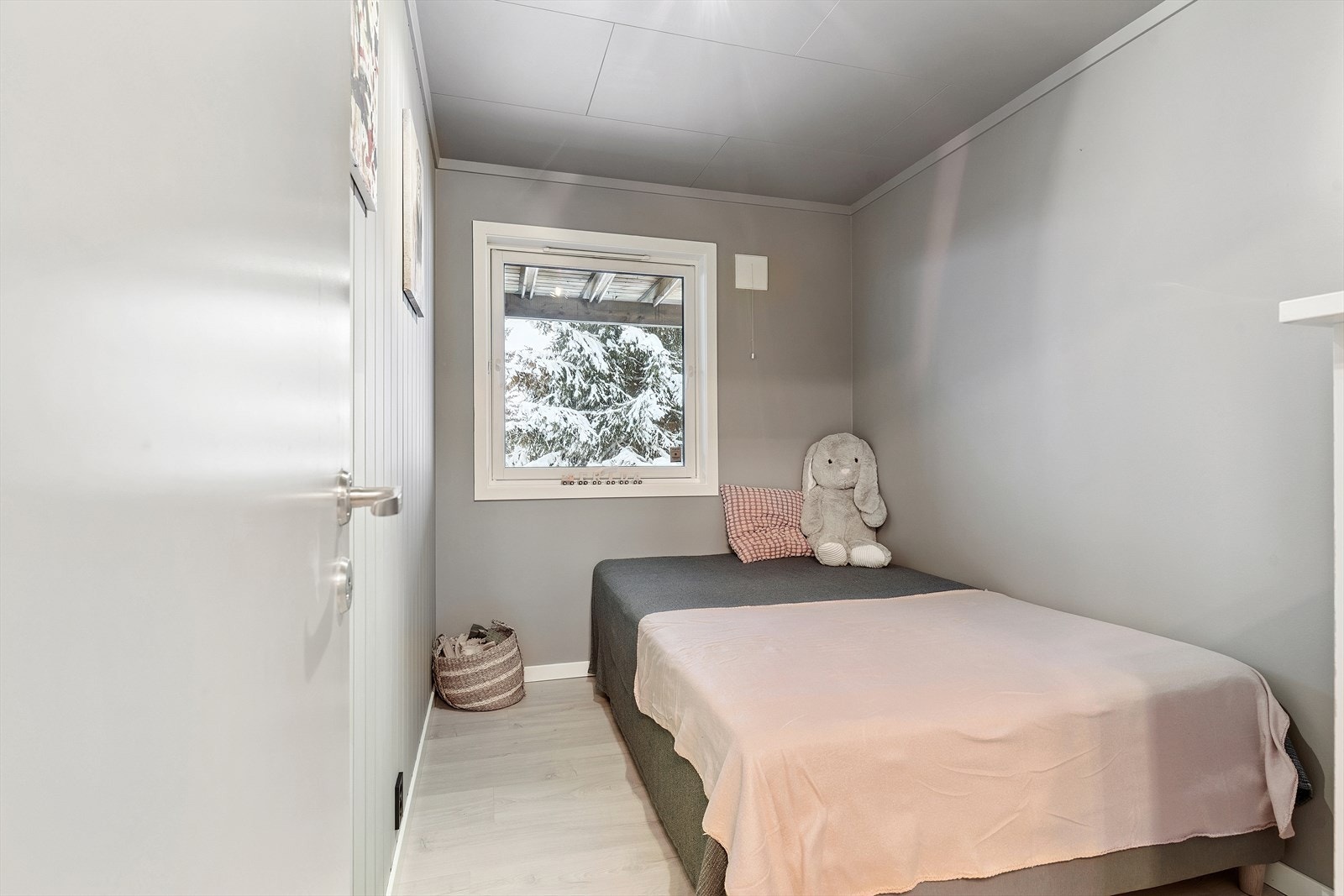 Et lyst og anvendelig rom, ideelt som barnerom eller kontor. Galleribilde