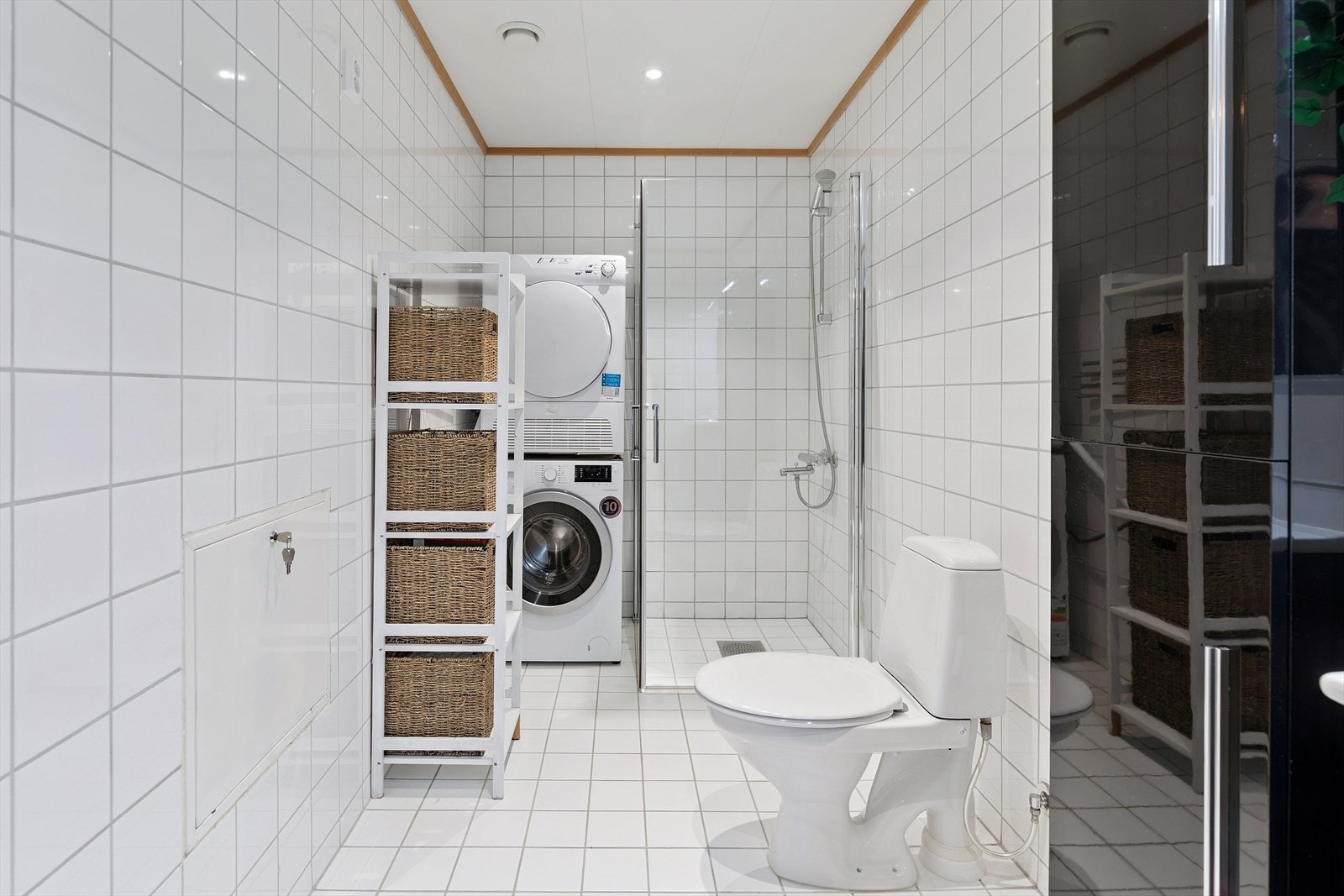 Her er det varme i gulvet for ekstra komfort, samt opplegg for vaskesøyle. Galleribilde