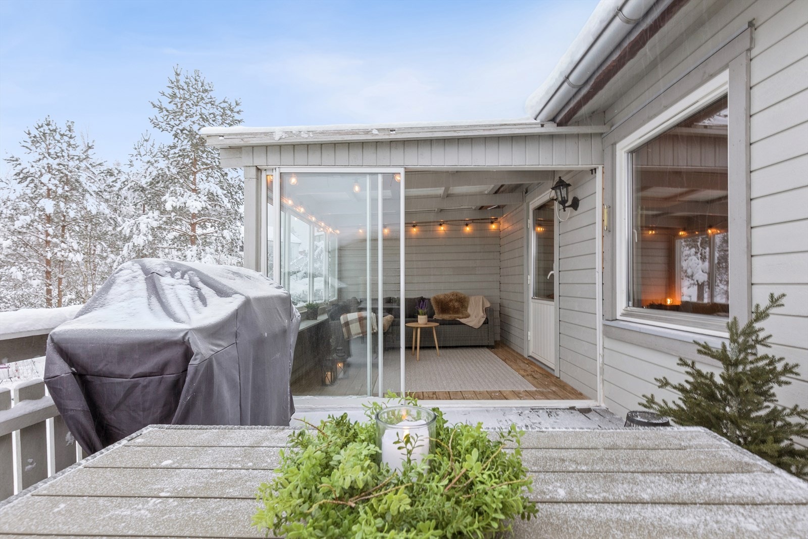 Fra stuen er det direkte utgang til en romslig balkong på totalt 21 m². Galleribilde