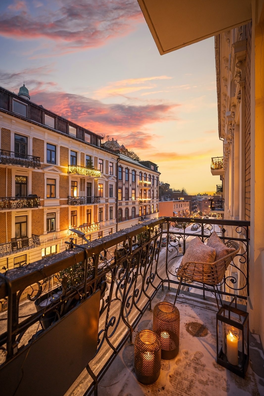 Balkong med utgang fra stue. Her er det fint plass til en hyggelig sitteplass. Galleribilde