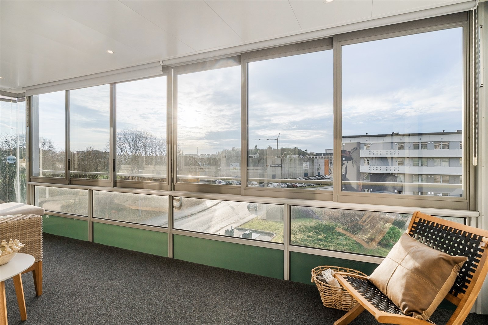 Innglasset balkong man kan nyte hele året Galleribilde