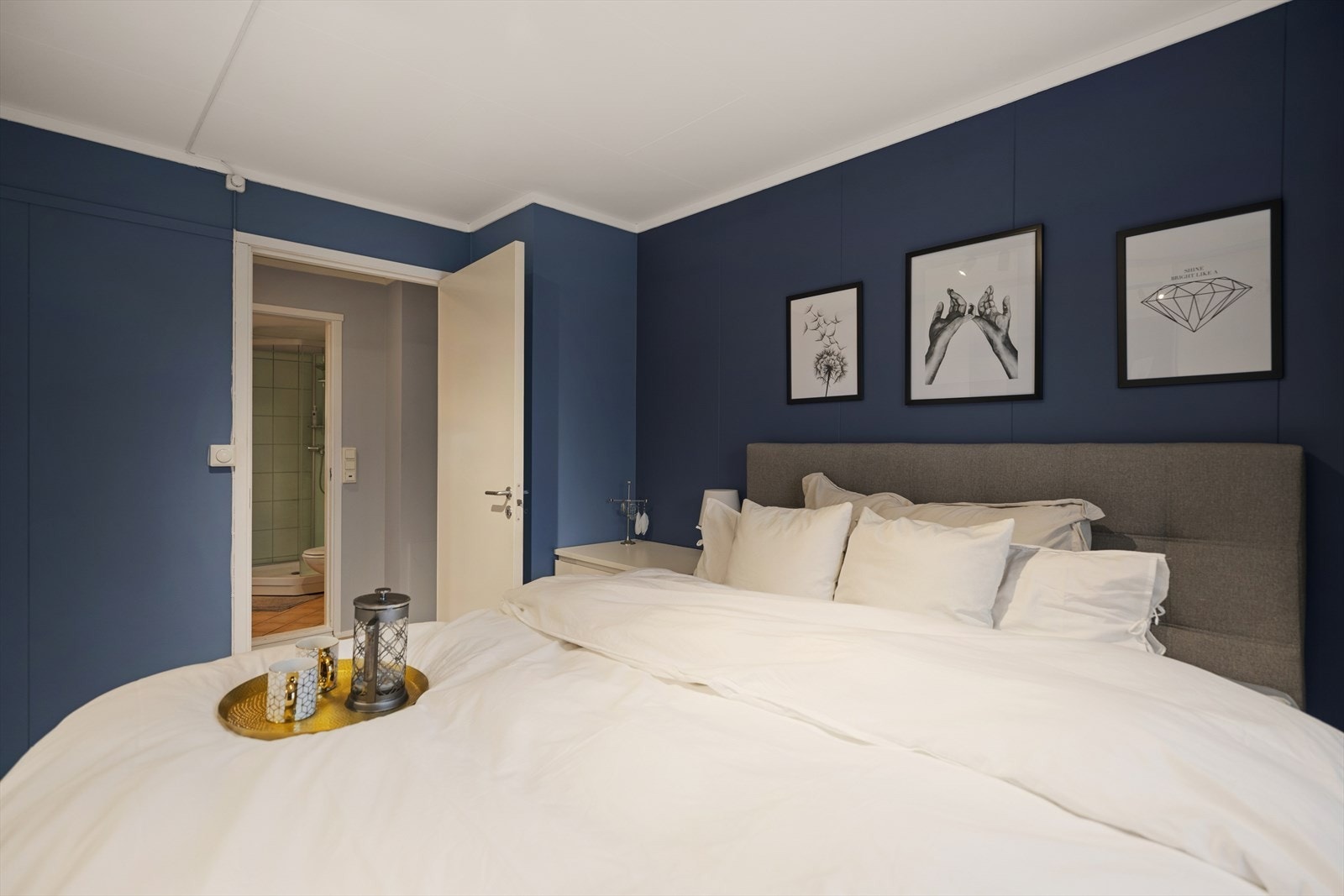 Det er god plass til dobbeltseng på soverommet. Galleribilde