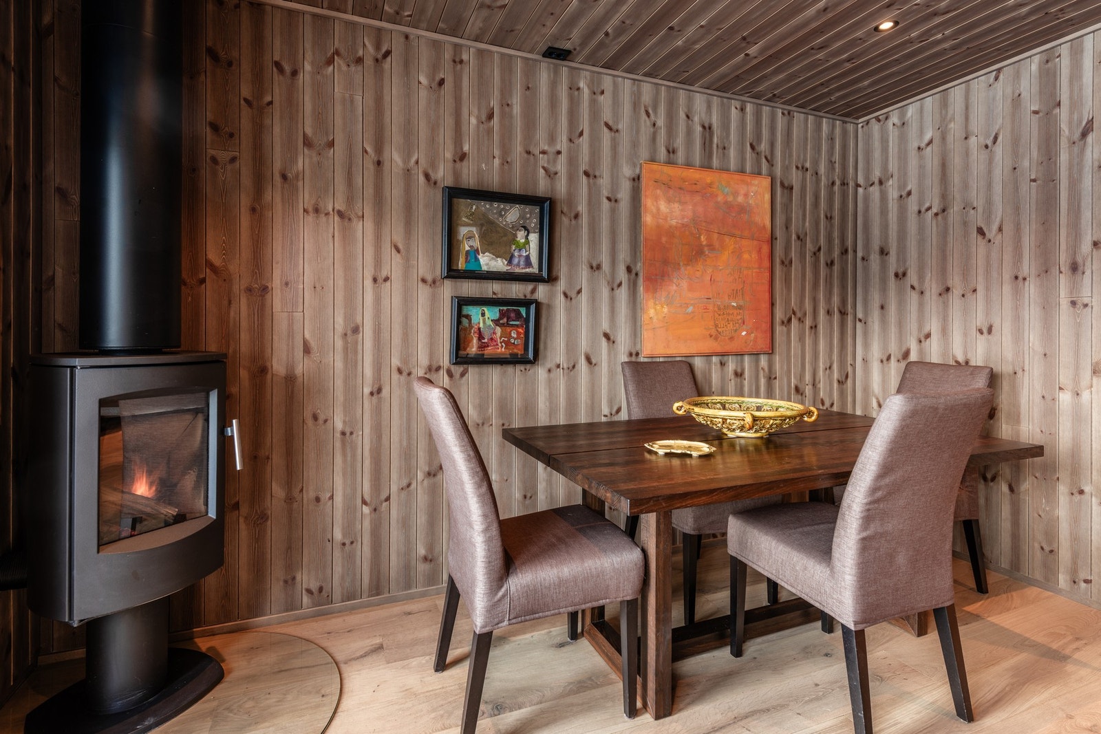 Med varme fra vedfyrt ovn Galleribilde