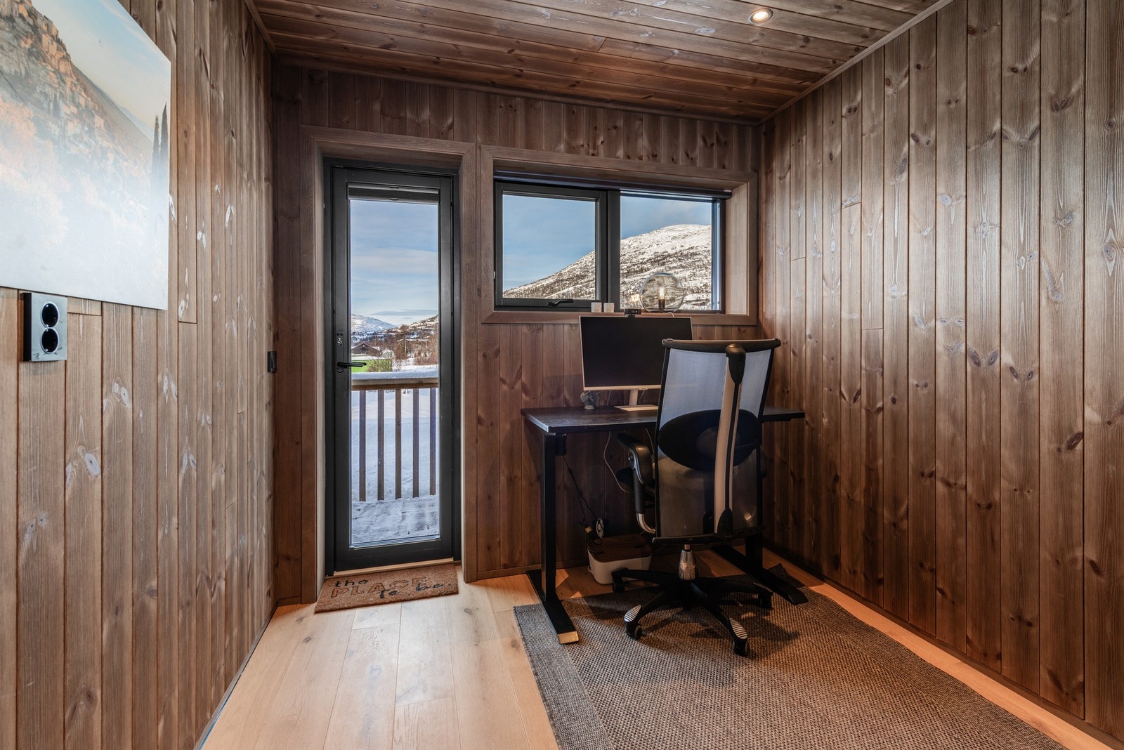 Soverom nr 2 innredet som kontor pr idag. Galleribilde