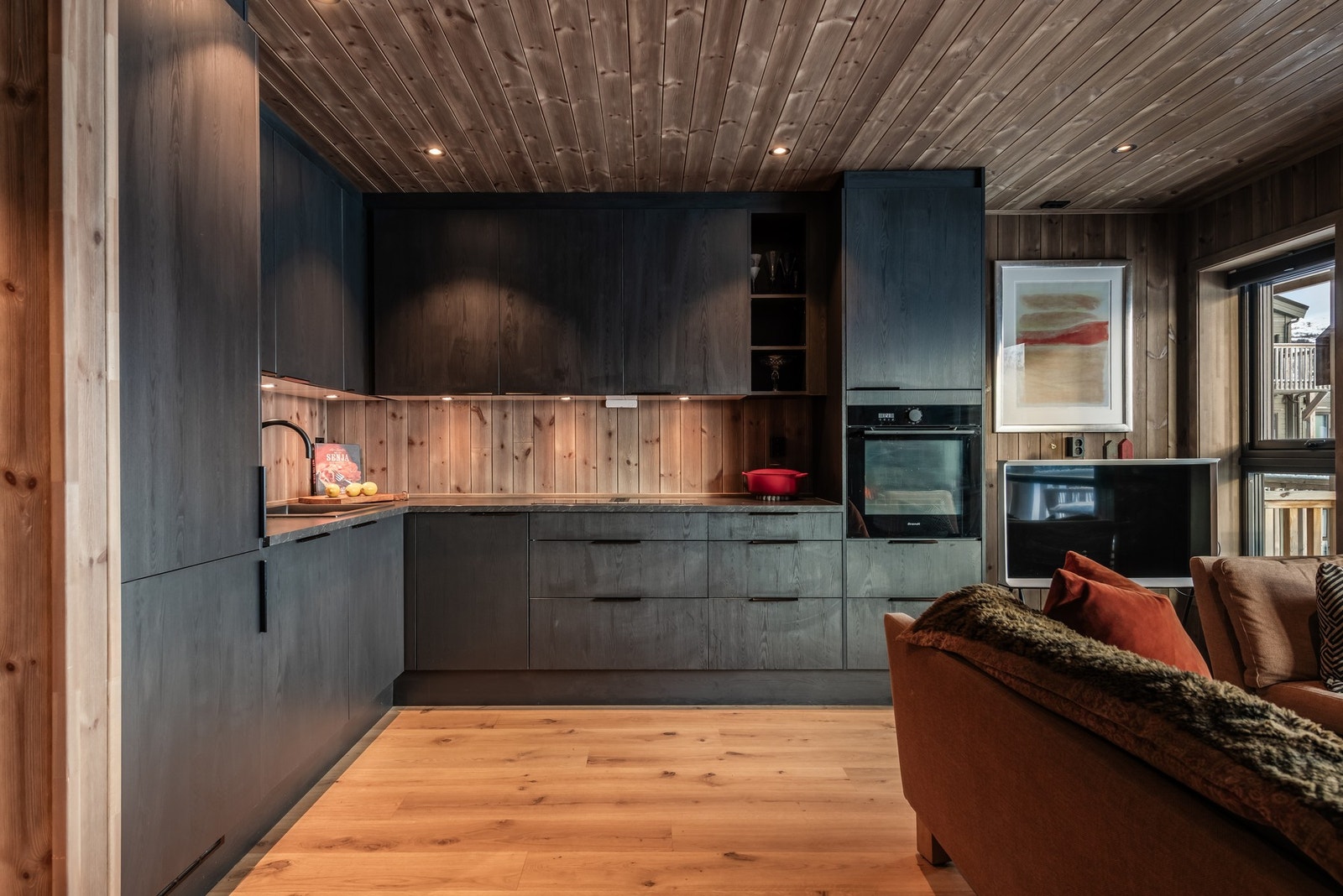 Her lukter det kaffe, nystekte rundstykker og ekte hyttekos Galleribilde