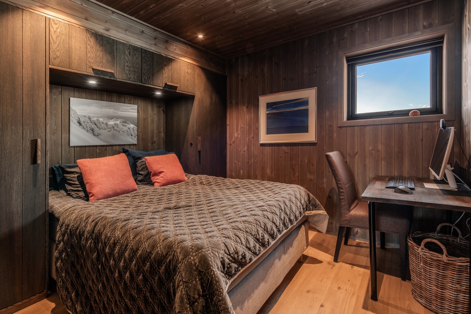 Drøm søtt i myke dyner, omringet av frisk fjelluft Galleribilde