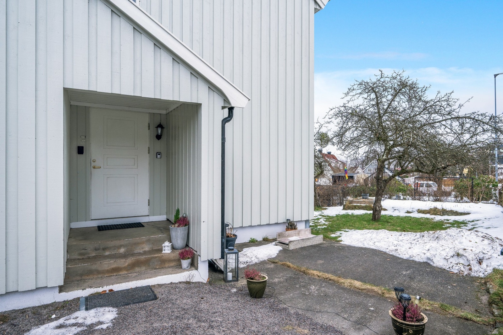 Hyggelig felles inngangsparti med 1. etasje Galleribilde