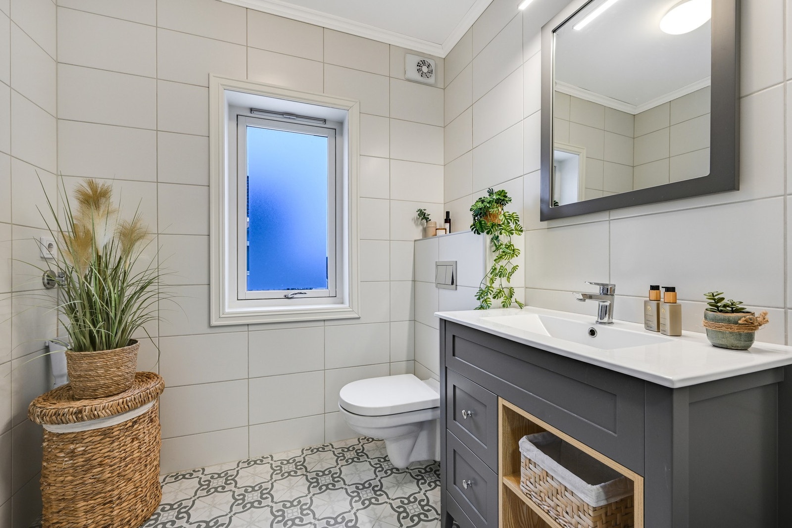 En flott leilighet med bad fra 2022 Galleribilde