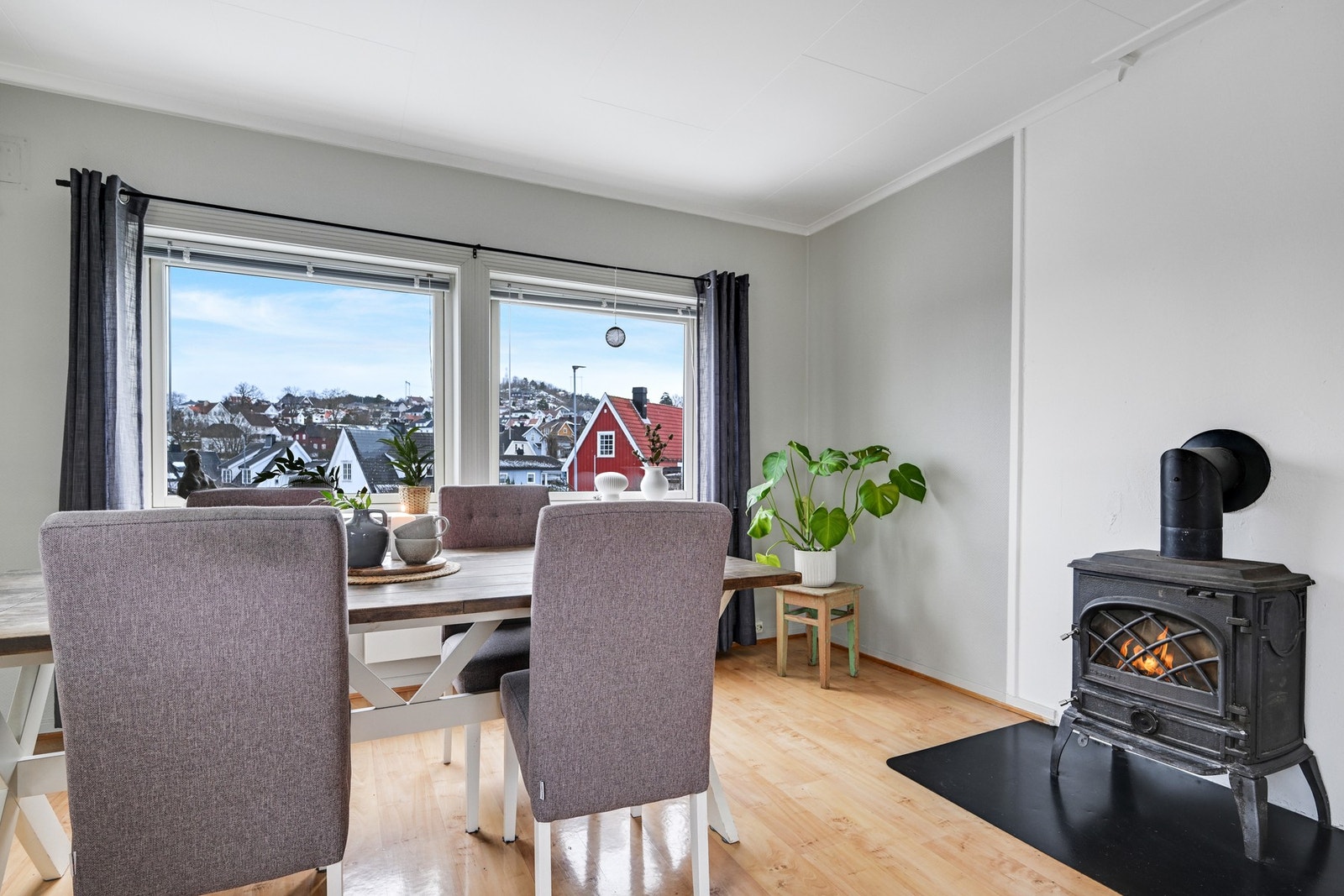 Deilig peisovn som holder varmen på kalde vinterdager Galleribilde