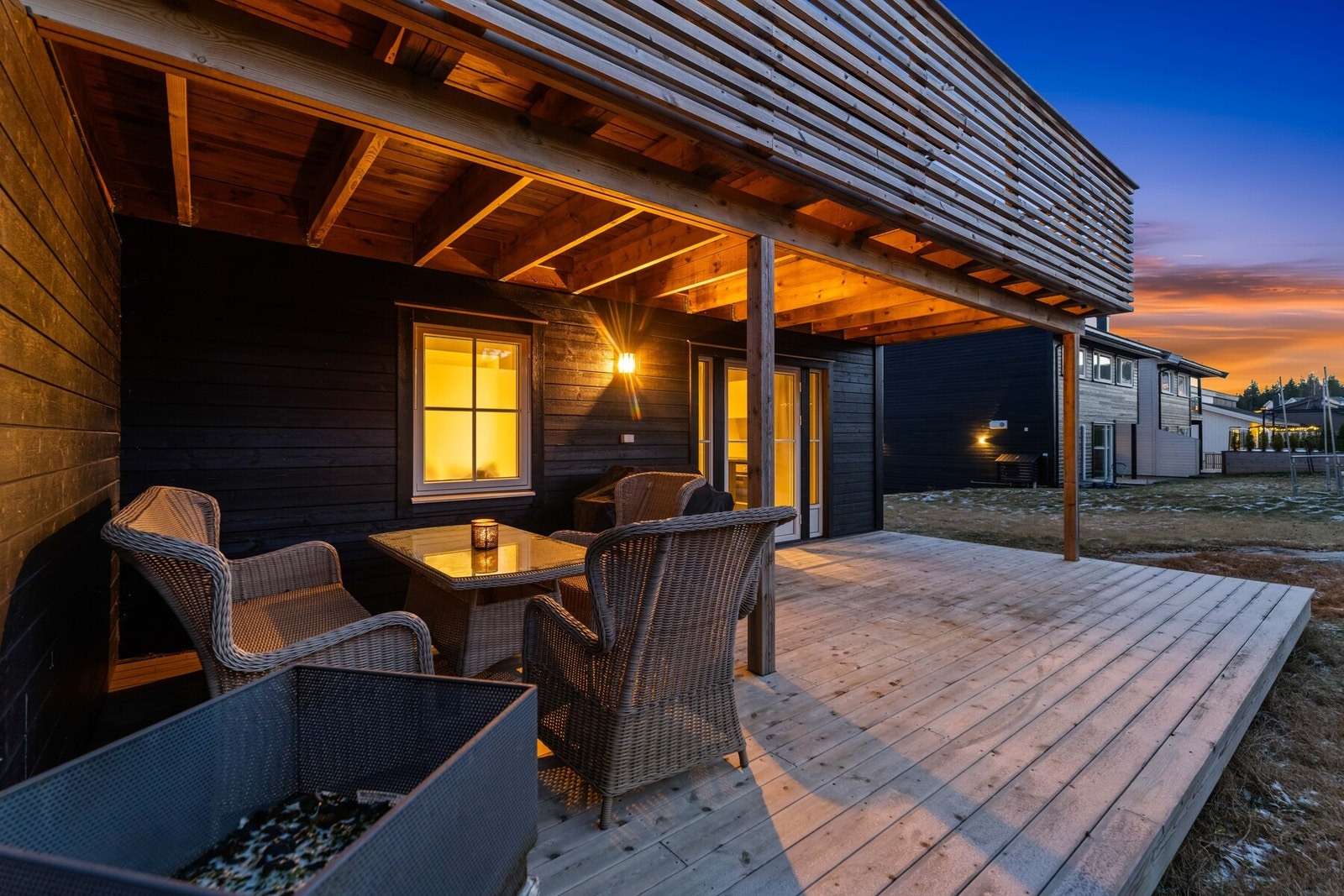 Plass til både lounge, grill og spiseområde. Galleribilde