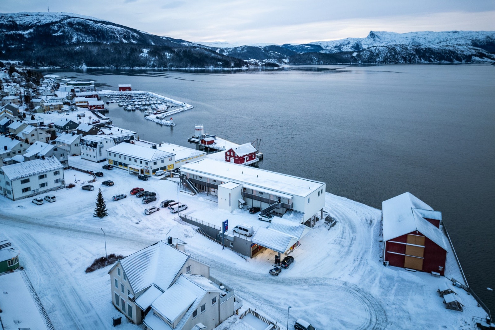 Hemnesberget kan by på kunstgalleri, festivaler og godt bomiljø Galleribilde