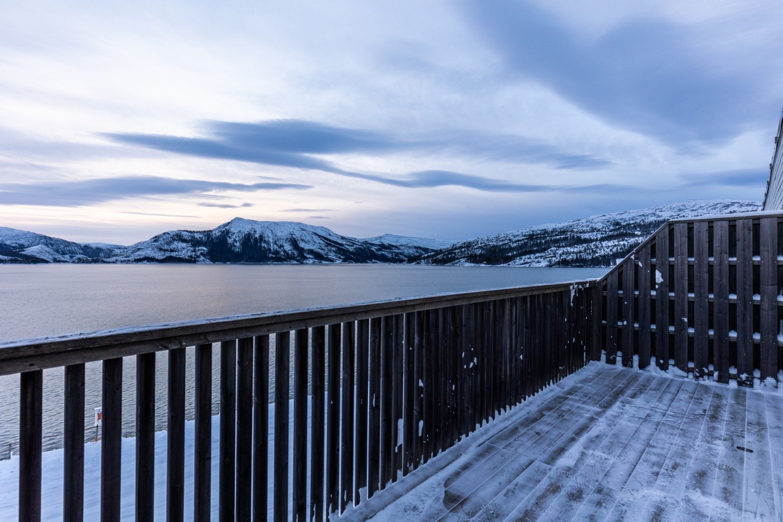 En flott andelsleilighet med svært sentral beliggenhet på Hemnesberget Galleribilde