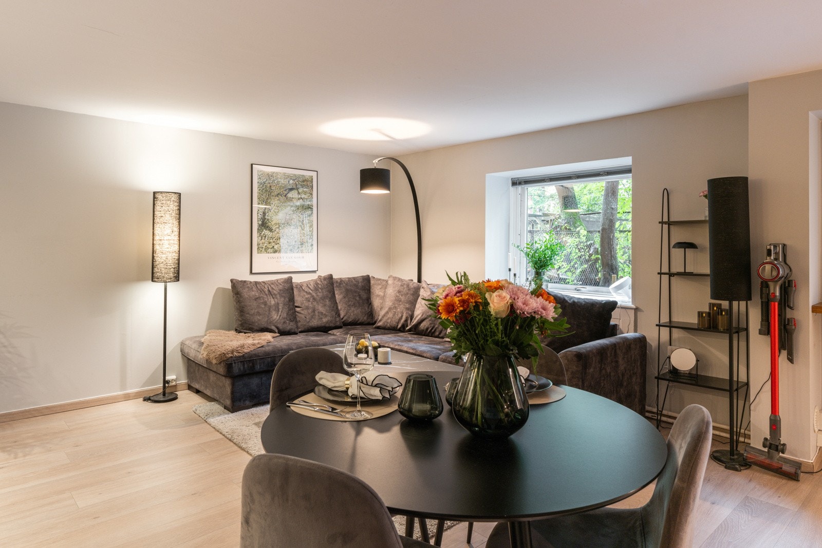 Dette er pen 2-roms selveier m/ egen inngang Galleribilde