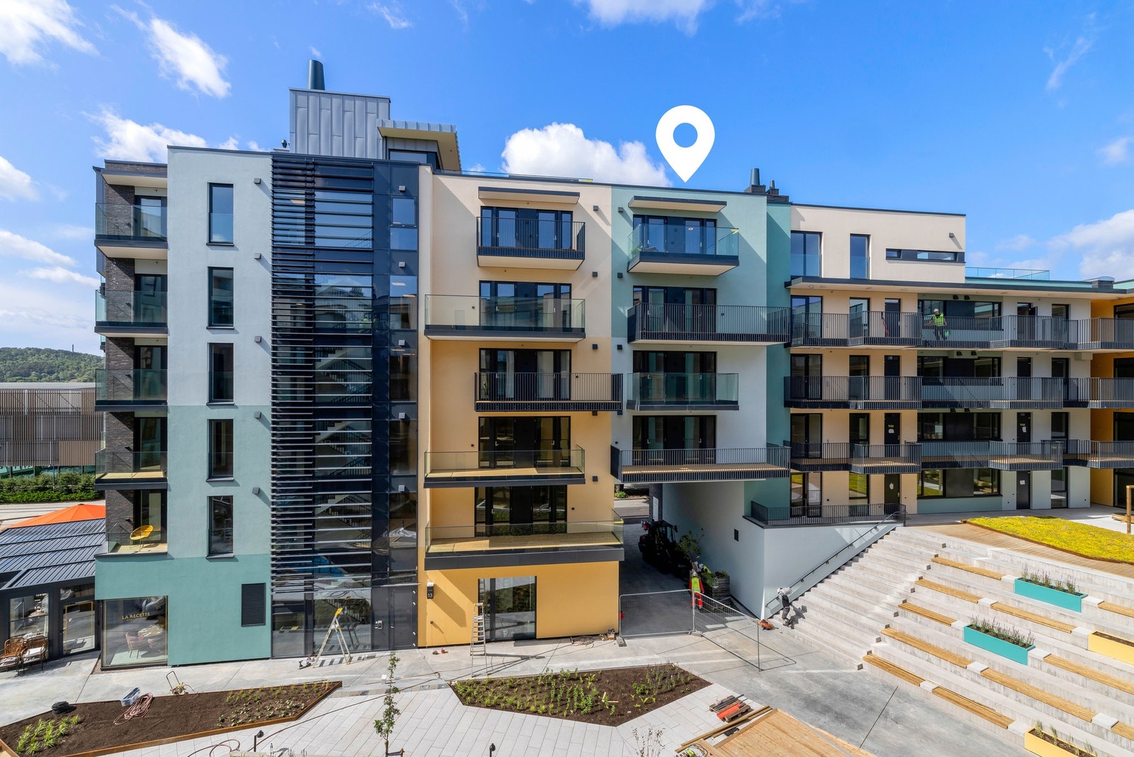 Leiligheten er gjennomgående med balkong i begge retninger Galleribilde