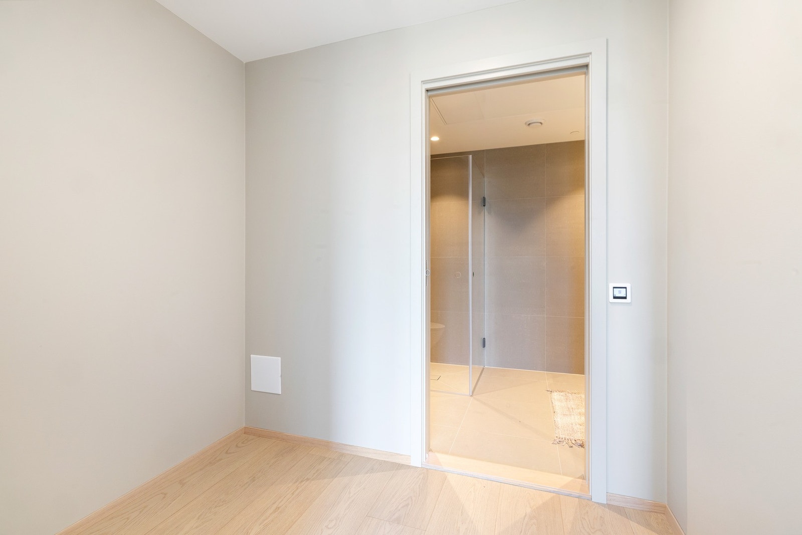 Garderobe til hovedsoverom Galleribilde