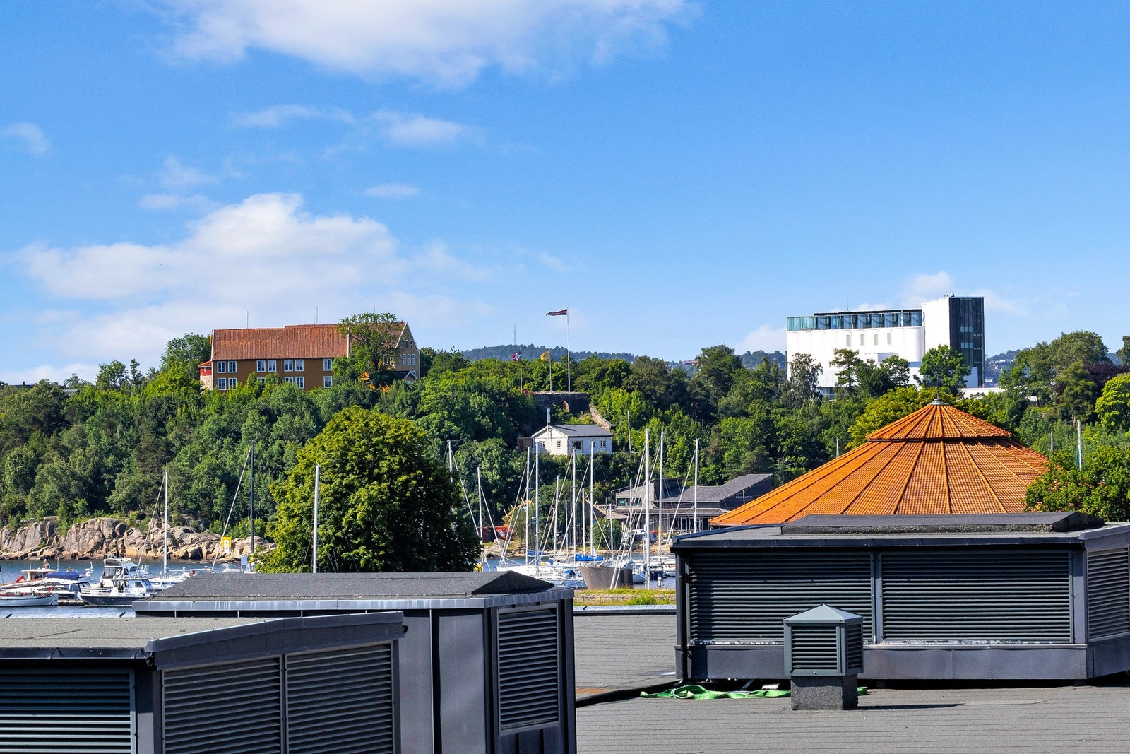 Utsikt til festningen, Odderøya og kunstsiloen Galleribilde