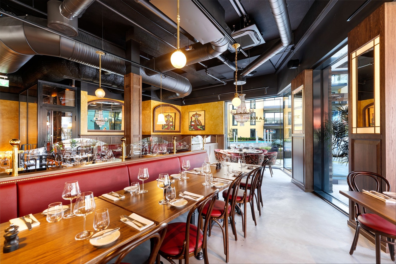 Populær restaurant i samme bygg Galleribilde