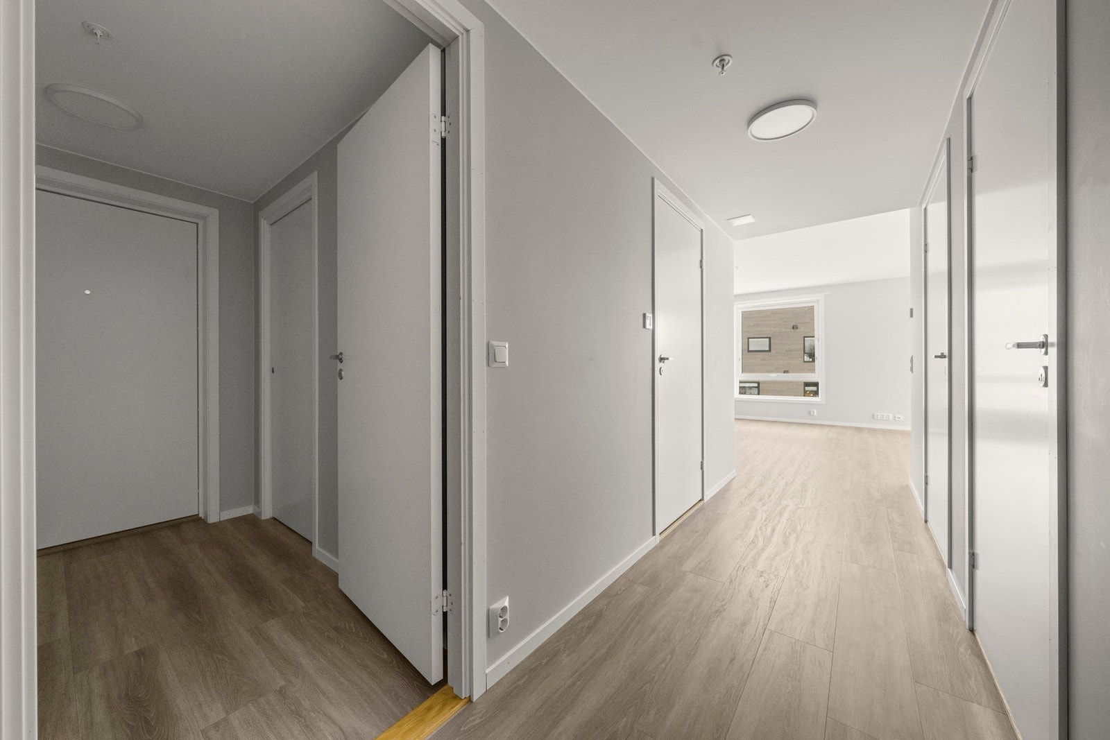 Entré med plass til diverse garderobeløsning. Galleribilde