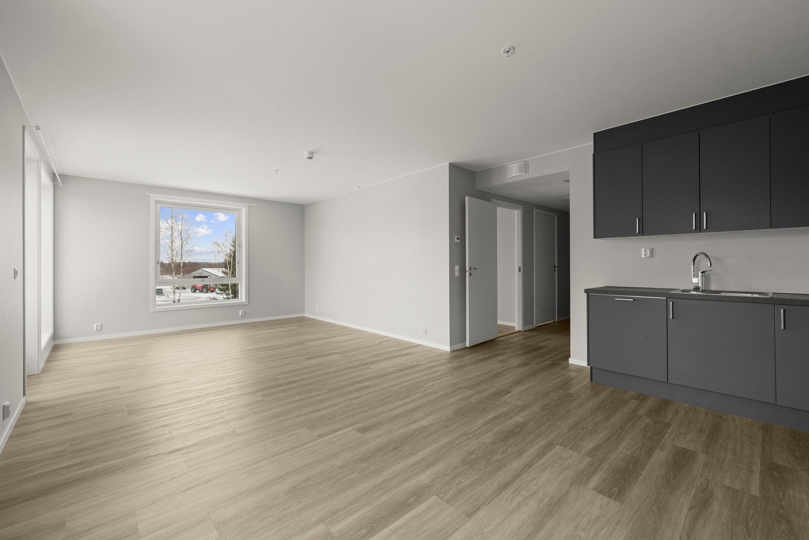 Stue/kjøkken ligger i åpen løsning - her er det flere møbleringsmuligheter! Galleribilde