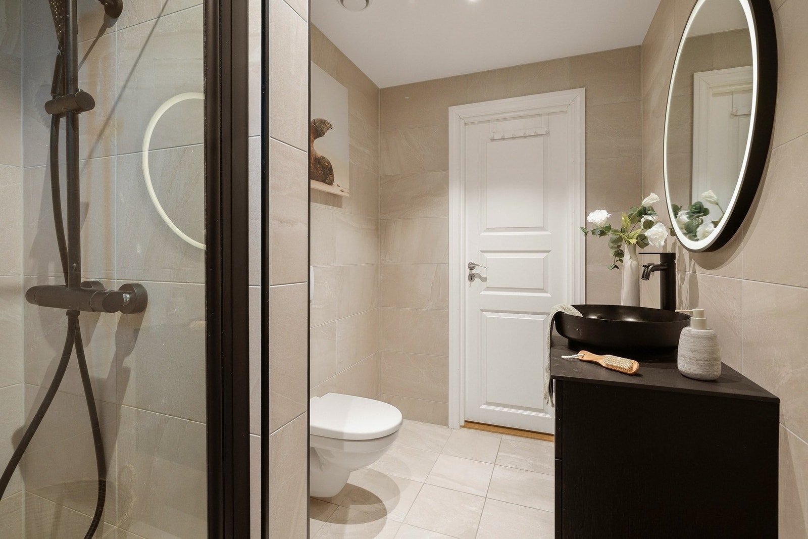 Rålekre tilvalg og oppgraderinger gir et meget delikat baderom Galleribilde