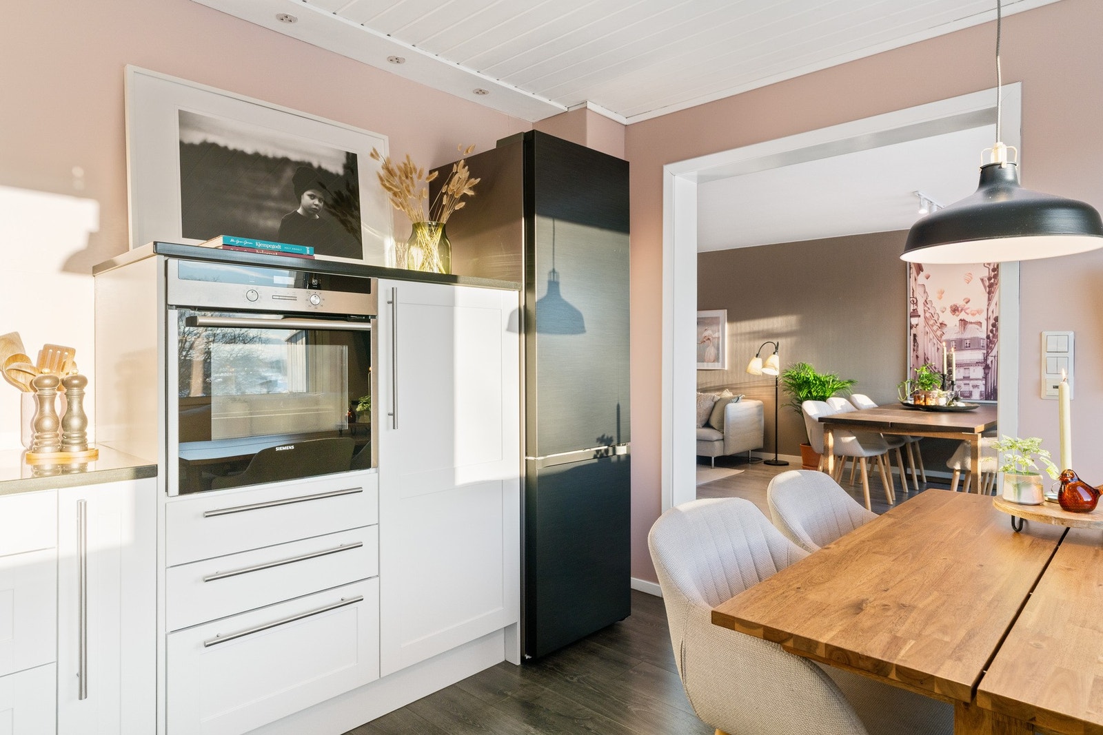 Integrerte hvitevarer av god kvalitet medfølger i handelen. Galleribilde