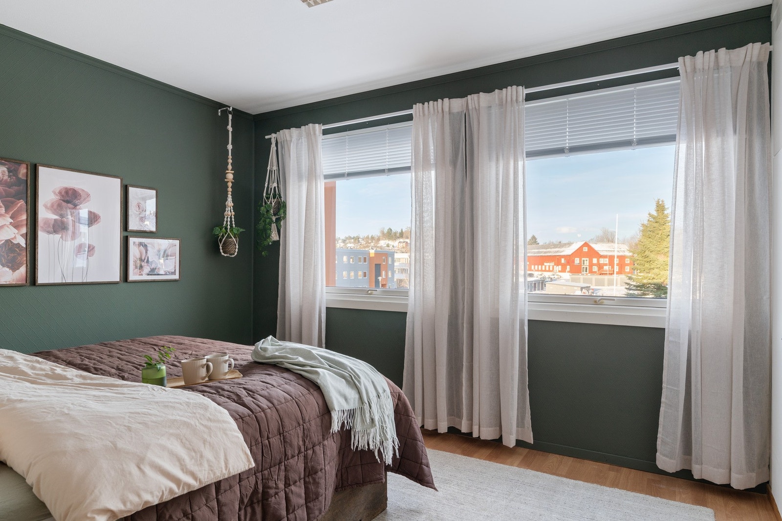 Med to vinduer, har noen valgt å benytte dette som to mindre rom. F eks et for opphold og et som soverom. Galleribilde