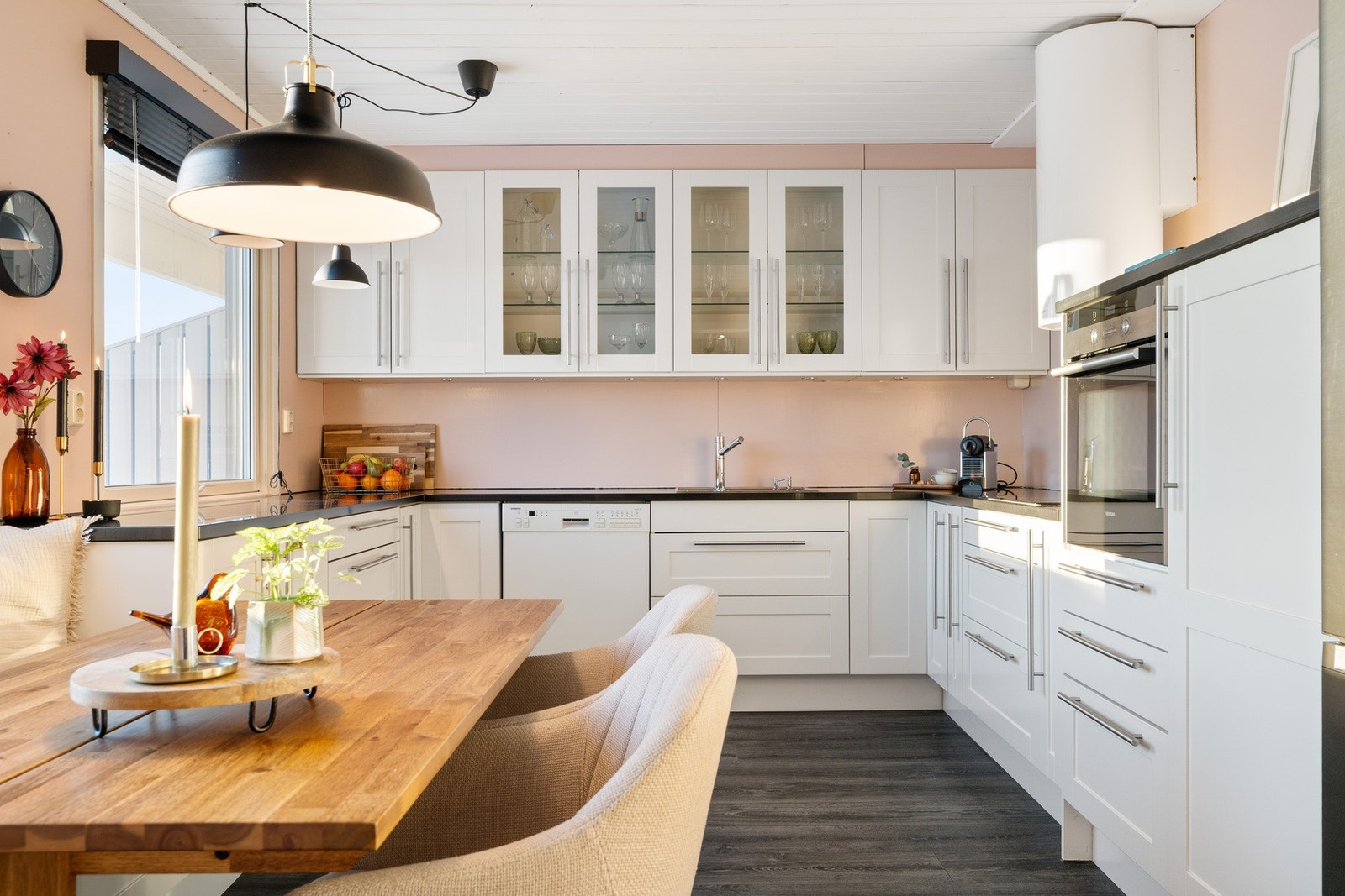 Det er gulvvarme på kjøkkenet, for ekstra komfort. Galleribilde