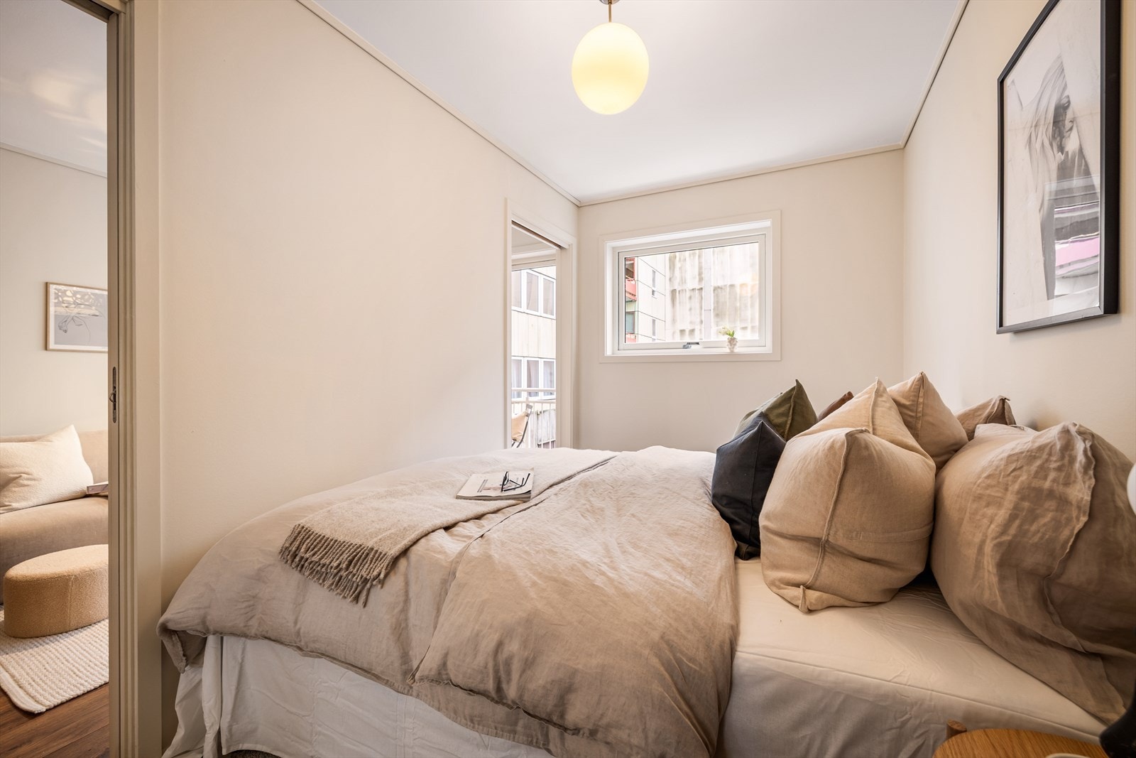 Skyvedører fra to sider gir rommet optimal utnyttelse. Galleribilde