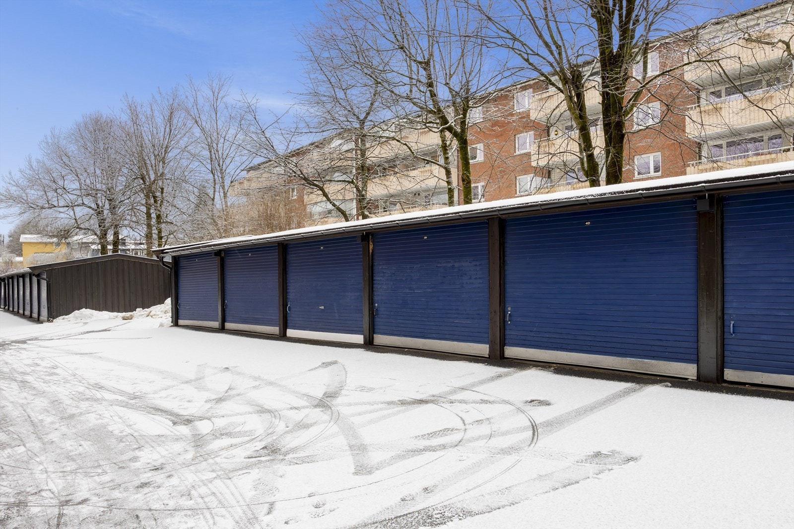 Borettslaget har garasjeplasser som fordeles etter venteliste. Galleribilde