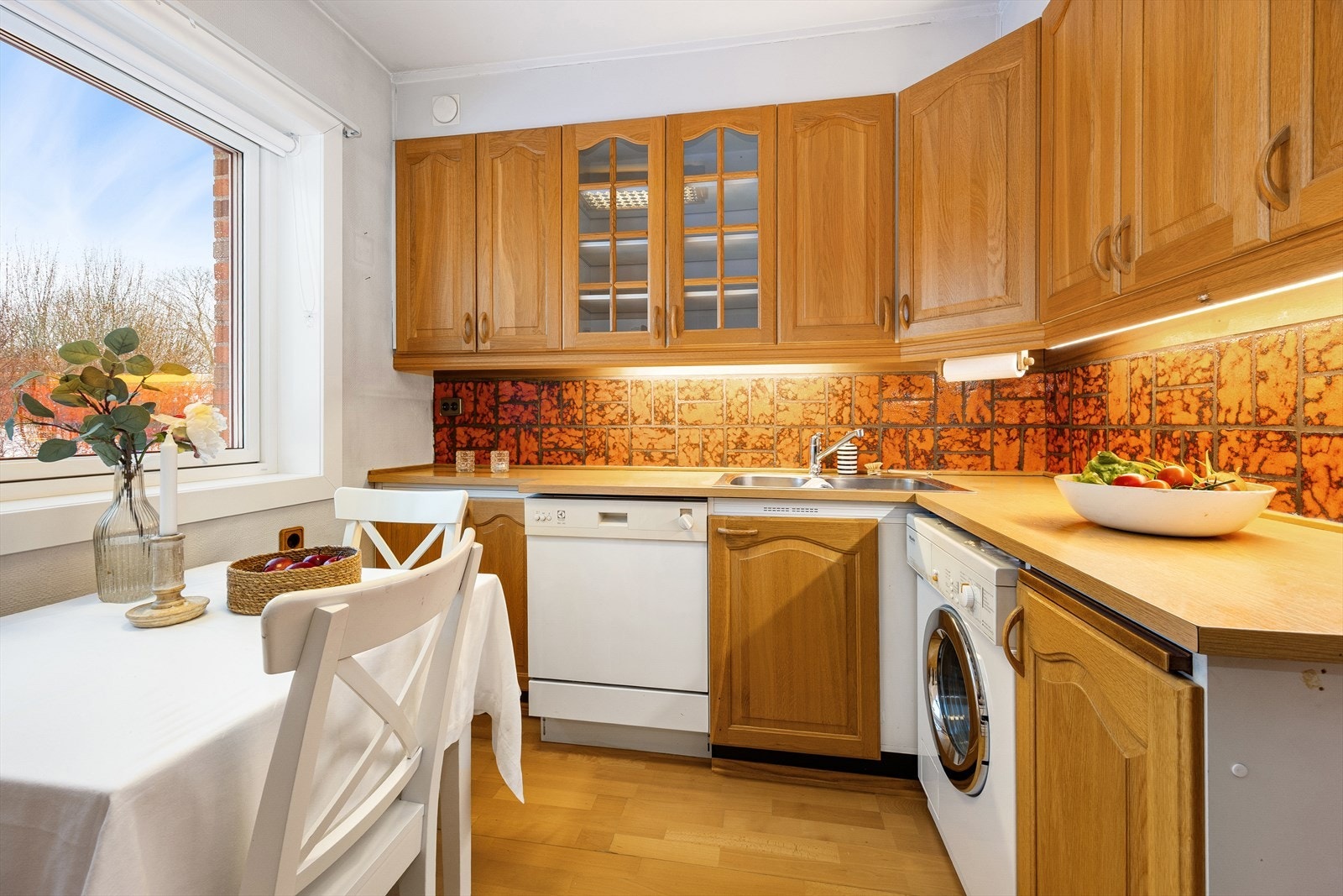 Kjøkken med spiseplass Galleribilde