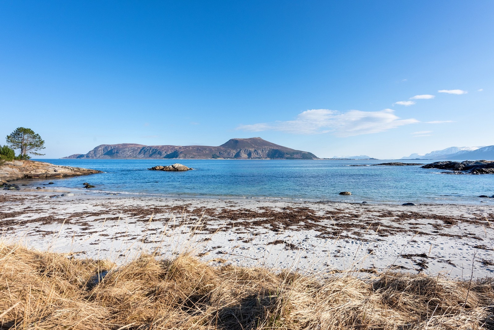 Nærområdet er preget av flotte naturopplevelser og og har meget gode tur- og rekreasjonsområder i umiddelbar nærhet. Galleribilde