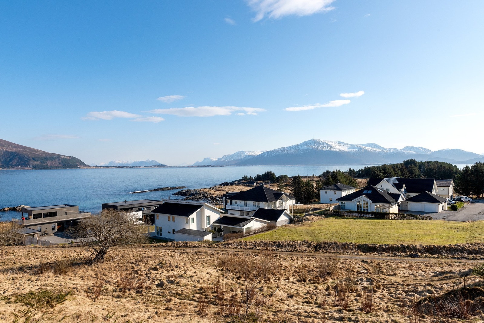 Unik beliggenhet på Sandvika/ Roald. Galleribilde
