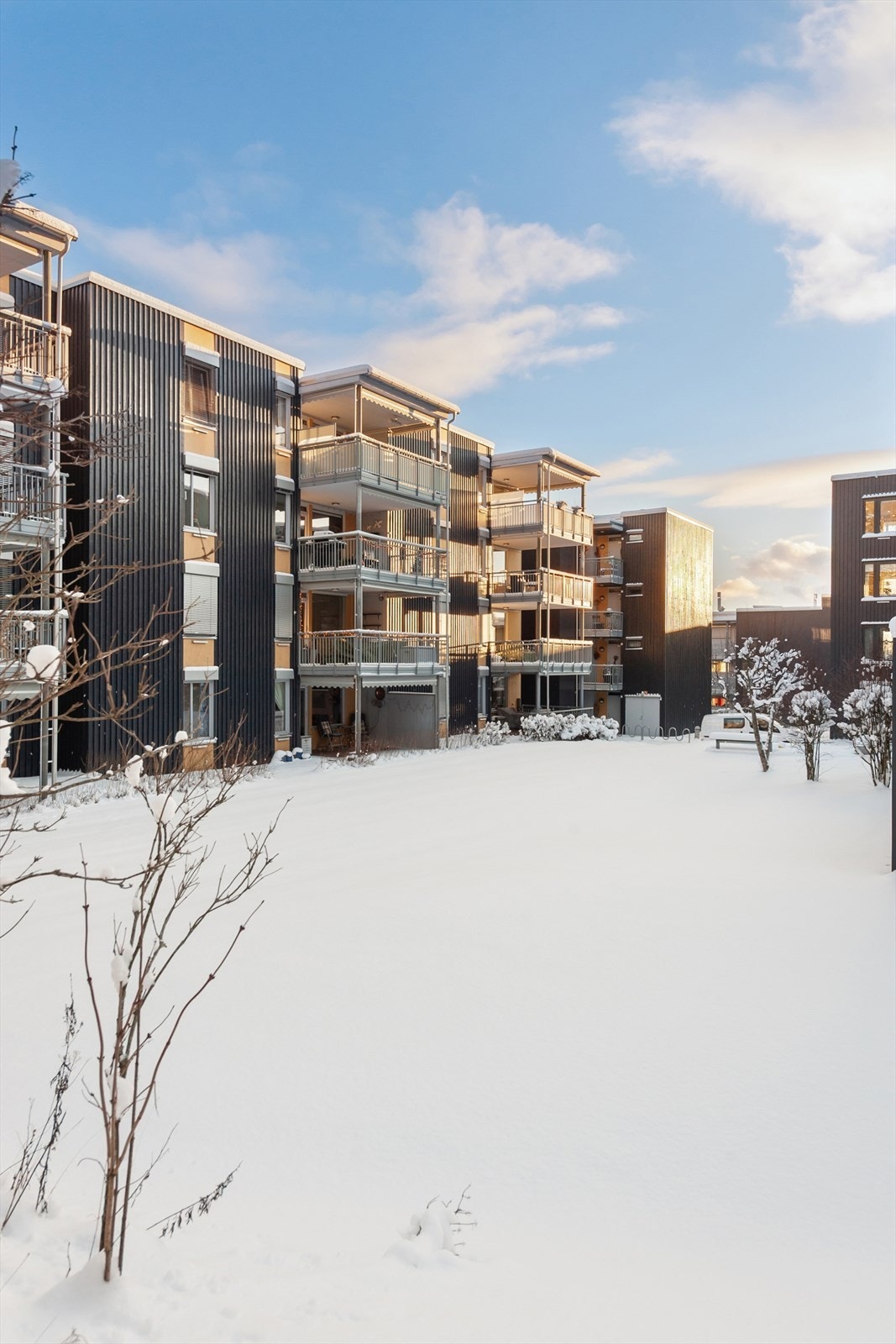 Leilighetene har romslige, private uteplasser i form av balkonger eller terrasser. Galleribilde