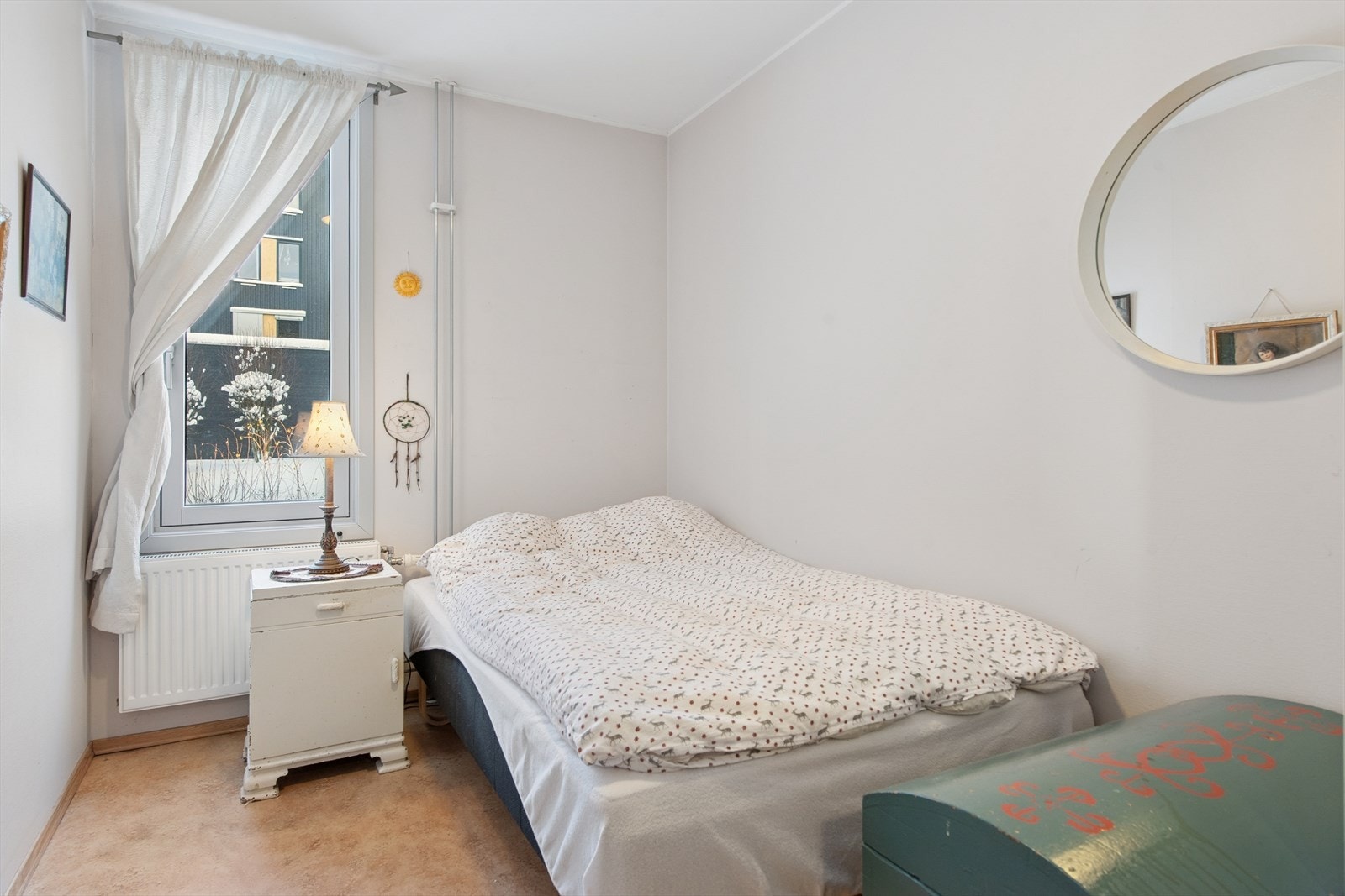 Leiligheten har to soverom av god størrelse. Her er det første. Galleribilde