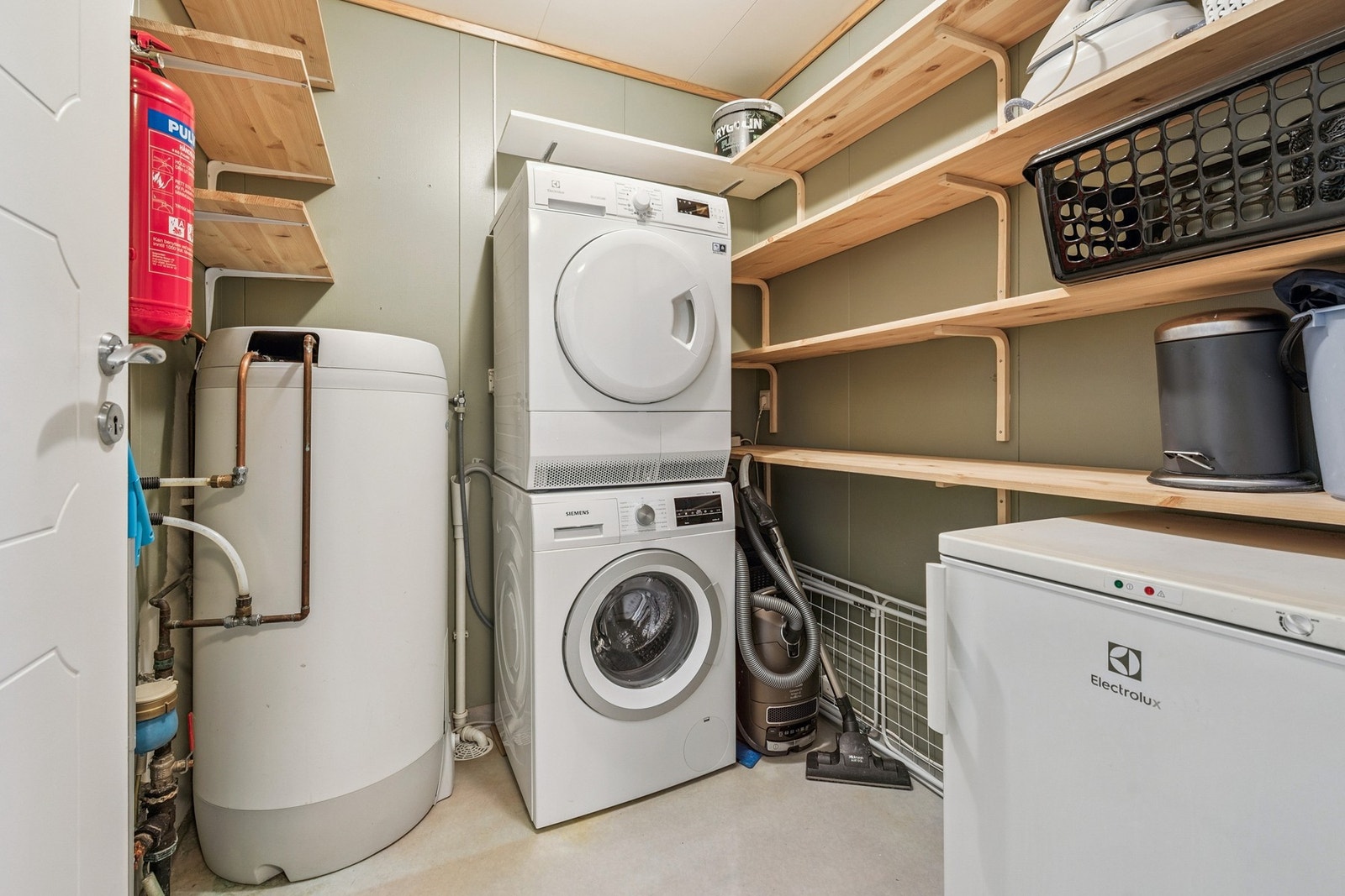 Disp. rom med opplegg for vaskemaskin. Galleribilde