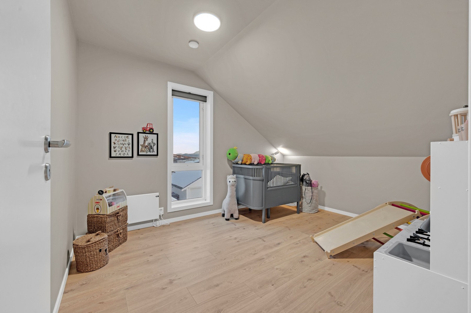 - Soverom III er perfekt som barnerom og har vindu som gir deg.... Galleribilde