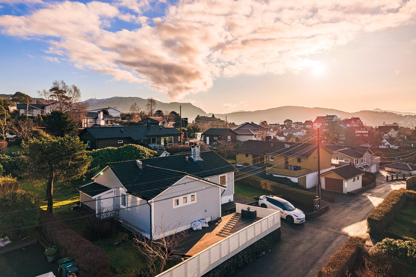 Det er kun ca 10 minutters gange til både barnehage og skole! Galleribilde