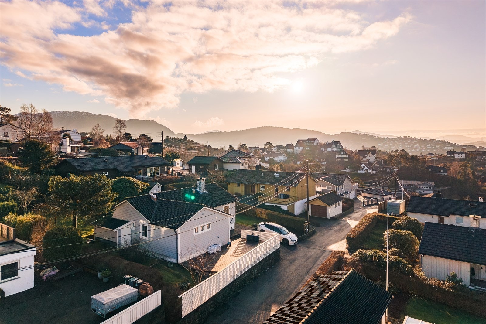 Åsane Storsenter og Horisont ligger like i nærheten og byr på et bredt spekter av butikker, dagligvare og serveringssteder. Galleribilde
