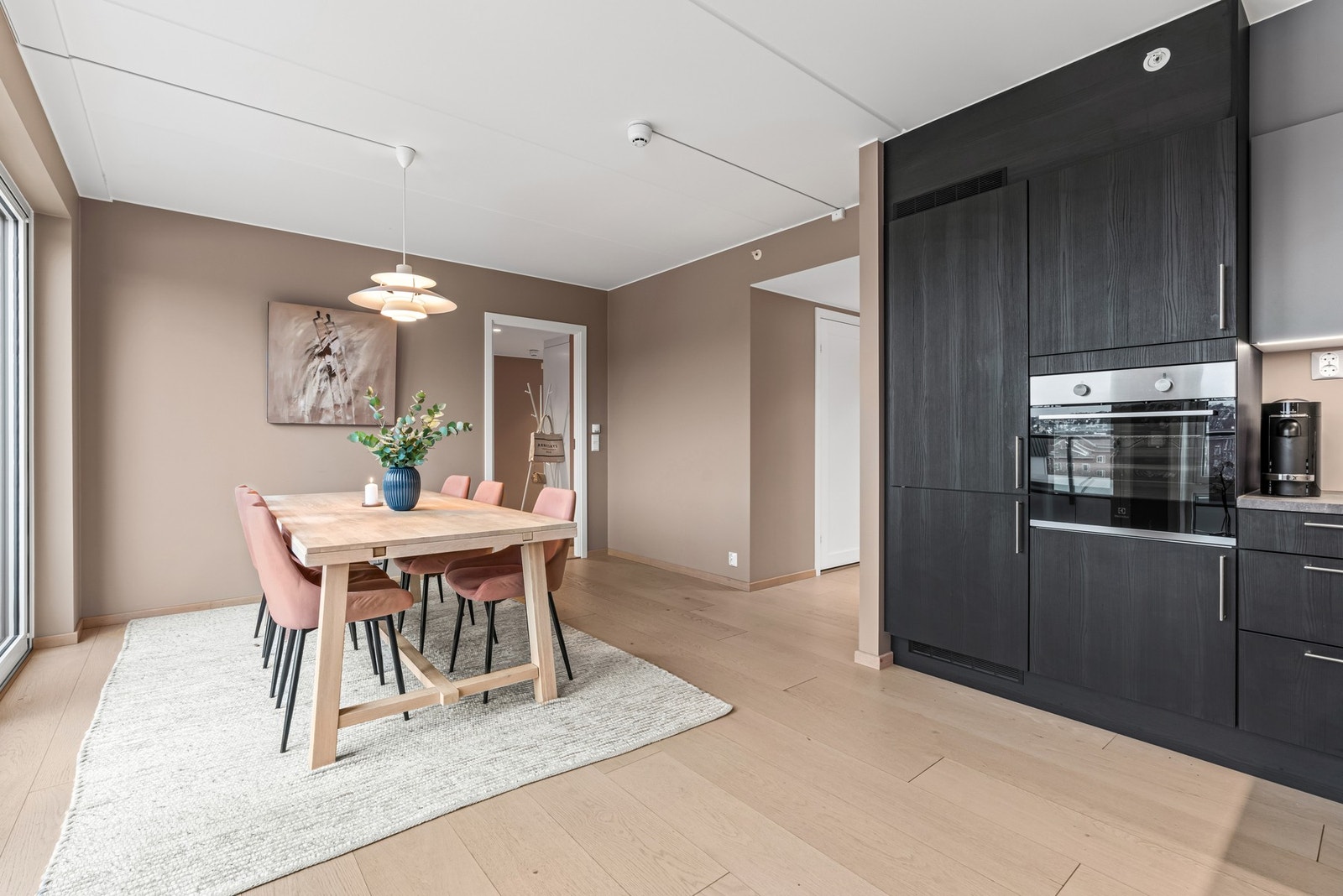 Boligen er utstyrt med sprinkelanlegg og brannvarslingssytem. Galleribilde