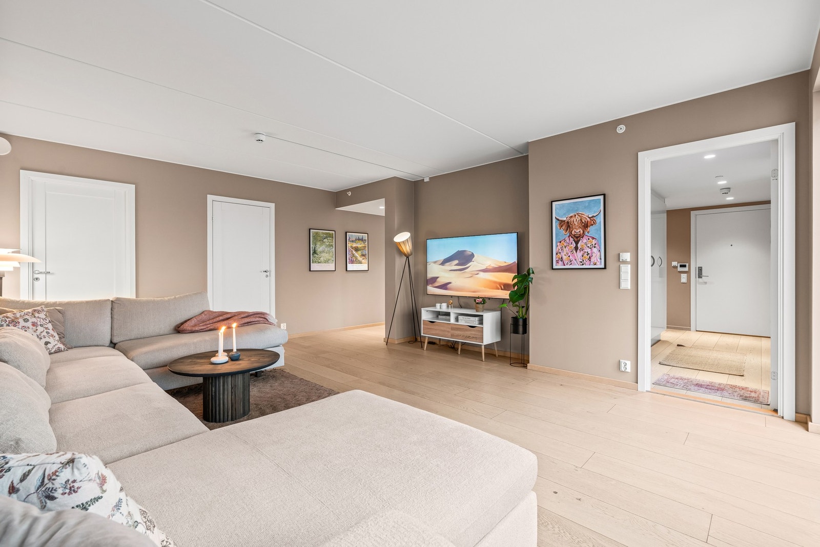 Fra stuen er det tilgang til innvendig bod. Galleribilde