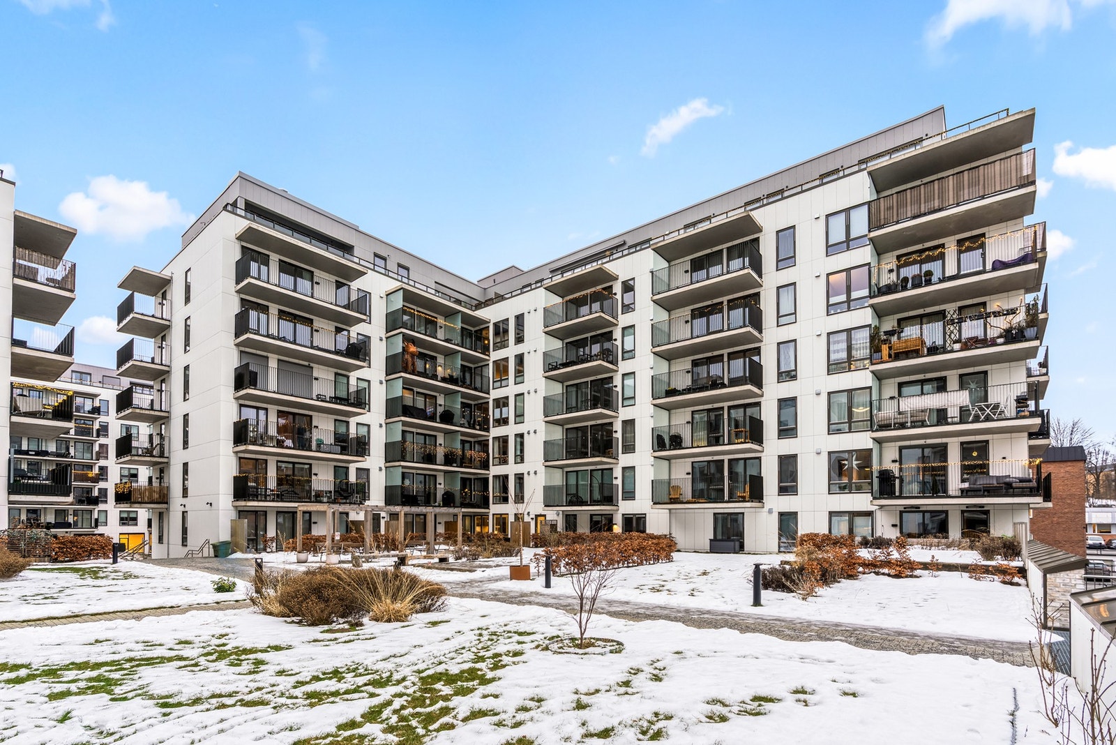 Fra garasjeanlegget kan man ta seg direkte til Kiwi, noe som er praktisk og enkelt i en hektisk hverdag. Galleribilde